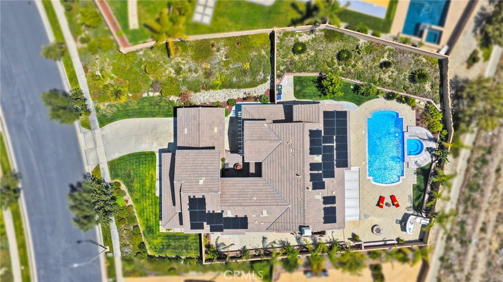 https://media.crmls.org/medias/b4d35124-fec3-408e-8d08-7b9c8caa32d1.jpg?preset=X-Large