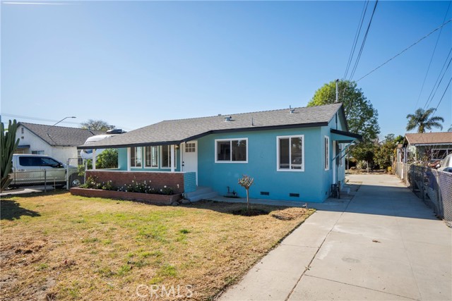 11268 Roswell Avenue, Pomona CA: https://media.crmls.org/medias/b4d36132-62de-4a08-8b6c-854e6b0853c6.jpg