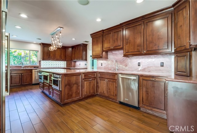 5528 Voletta Place, Valley Village CA: https://media.crmls.org/medias/b4d5e8c3-d493-4718-928d-bcef2096a841.jpg