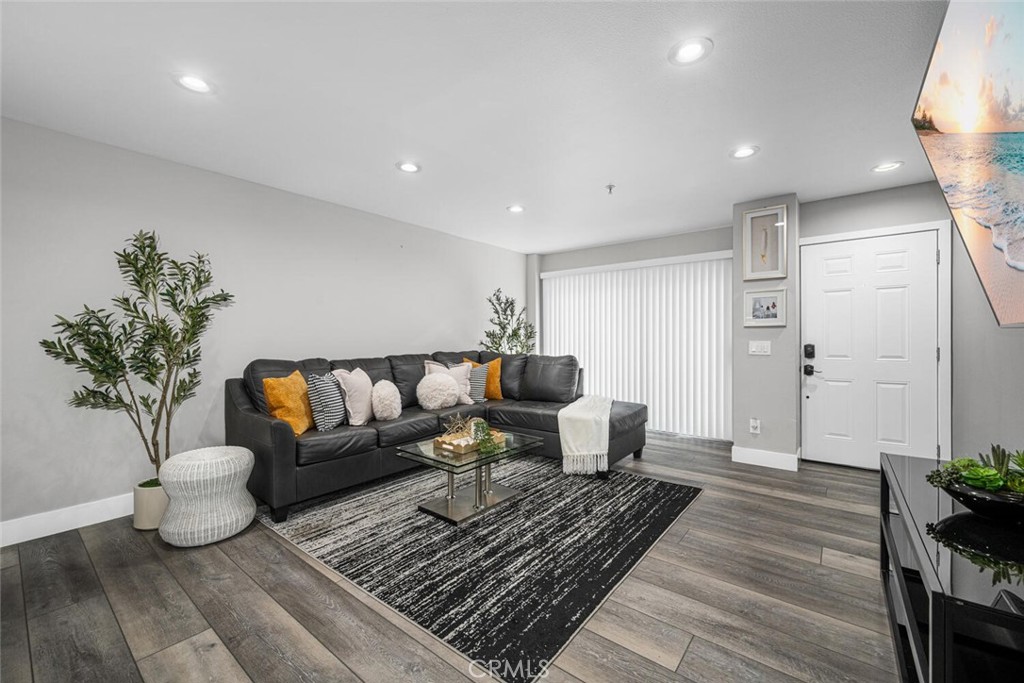 1211 E Carson Street #25