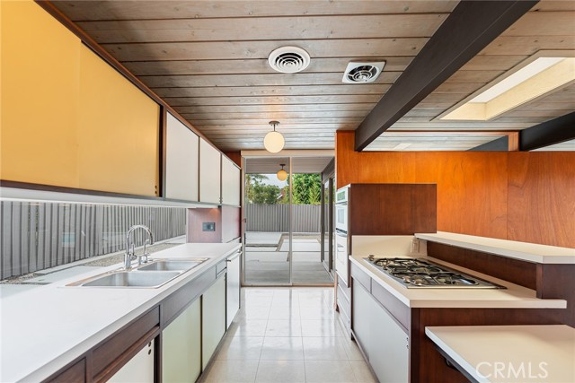 5112 E Valencia Drive, Orange CA: https://media.crmls.org/medias/b4d80ec1-b392-49a9-8de2-6090d42968e9.jpg