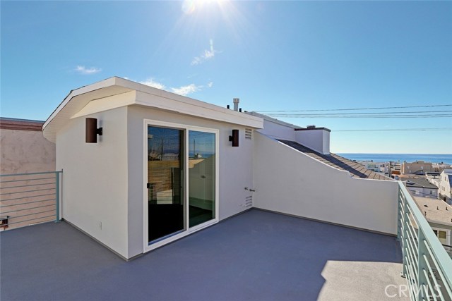 324 Bayview Drive, Hermosa Beach, California 90254, 3 Bedrooms Bedrooms, ,3 BathroomsBathrooms,Residential,Sold,Bayview,SB17236380