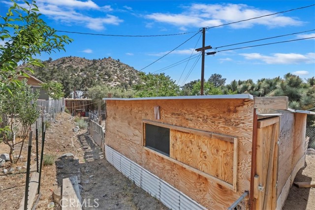 1946 Desert Front Road, Wrightwood CA: https://media.crmls.org/medias/b4d94ccd-bc8b-48fc-8810-c1677da0c3bf.jpg