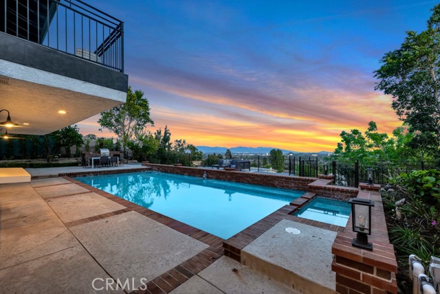 Detail Gallery Image 18 of 30 For 5952 Woodland View Dr, Woodland Hills,  CA 91367 - 5 Beds | 4 Baths