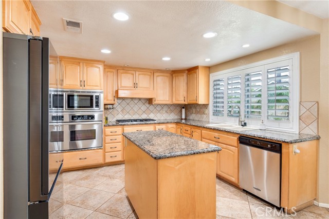 1305 Harvest Circle, Corona CA: https://media.crmls.org/medias/b4d99dca-6b3c-456d-a201-a14aa4e80f07.jpg