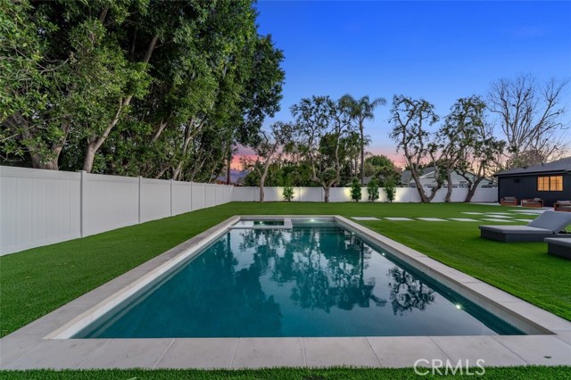 Detail Gallery Image 8 of 46 For 8960 Oak Park Ave, Northridge,  CA 91325 - 4 Beds | 3/1 Baths