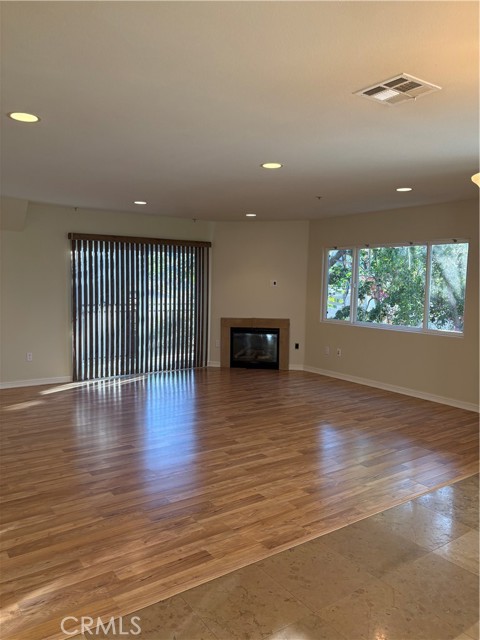 Detail Gallery Image 6 of 32 For 10207 Mountair Ave #105,  Tujunga,  CA 91042 - 3 Beds | 2/1 Baths