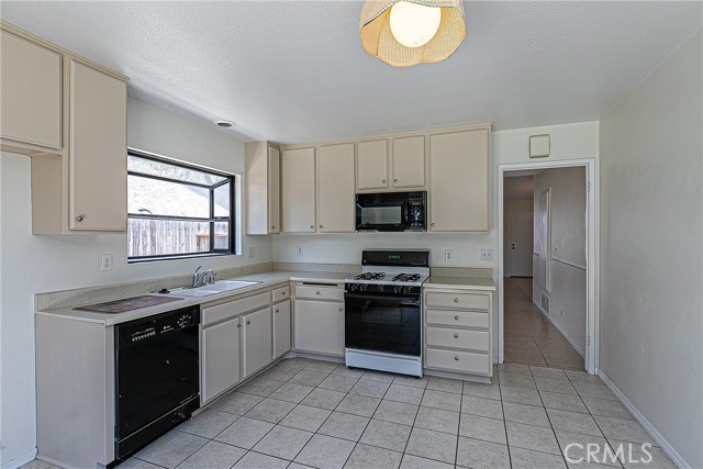 1168 E Foster Road, Santa Maria CA: https://media.crmls.org/medias/b4daa649-eda1-4fcc-a431-491d7a2fe962.jpg