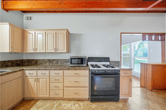 Detail Gallery Image 10 of 37 For 721 E Hanks St, Azusa,  CA 91702 - 4 Beds | 2 Baths