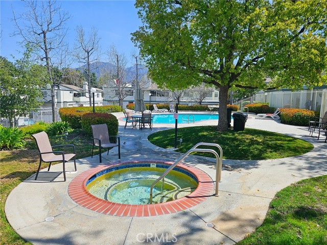 Detail Gallery Image 16 of 18 For 10566 Sunland Bld #1,  Sunland,  CA 91040 - 3 Beds | 2/1 Baths