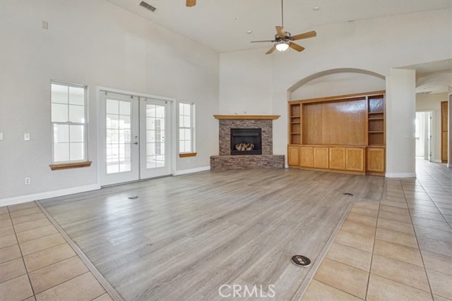 12771 Elm Street, Oak Hills CA: https://media.crmls.org/medias/b4dd4974-a701-4741-8348-46c4f181cd0b.jpg