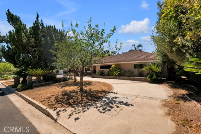 10335 Sylvia Avenue, Porter Ranch CA: https://media.crmls.org/medias/b4ddc673-e8f6-4d98-acfd-64f5255f65db.jpg