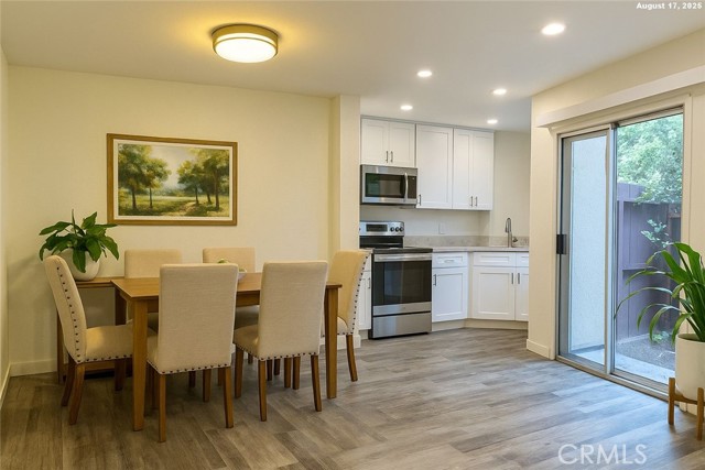 Detail Gallery Image 5 of 7 For 7300 Lennox Ave #I5,  Van Nuys,  CA 91405 - 2 Beds | 2 Baths