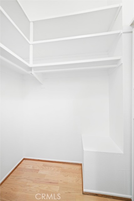5335 White Oak Avenue, Encino CA: https://media.crmls.org/medias/b4df0ff0-c04b-4a99-8440-d721647c6ef8.jpg
