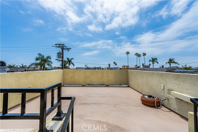 Detail Gallery Image 42 of 53 For 113 5th St, Seal Beach,  CA 90740 - 4 Beds | 3/1 Baths