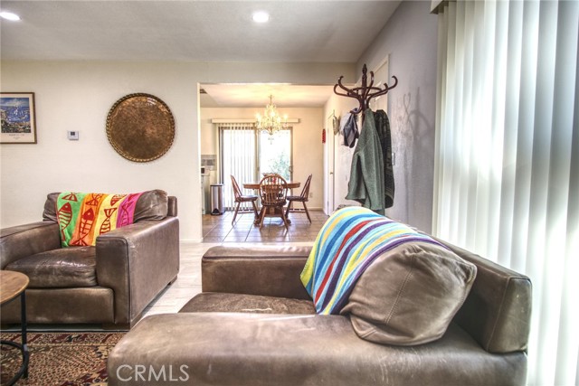 6367 Split Rock Avenue, 29 Palms CA: https://media.crmls.org/medias/b4e0f7db-545e-4dc6-8ba2-c9e588dc0035.jpg