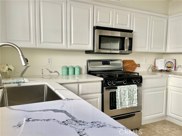 Detail Gallery Image 1 of 46 For 4315 W 145th St #10,  Lawndale,  CA 90260 - 3 Beds | 2/1 Baths
