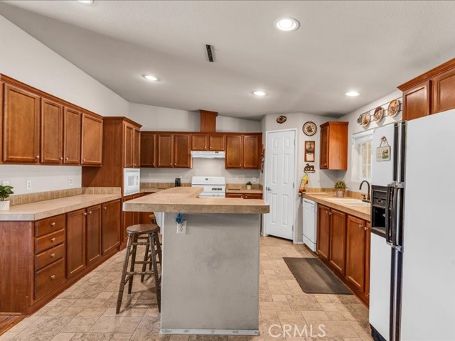 Detail Gallery Image 9 of 33 For 528 Sacramento Rd, Pinon Hills,  CA 92372 - 4 Beds | 3 Baths