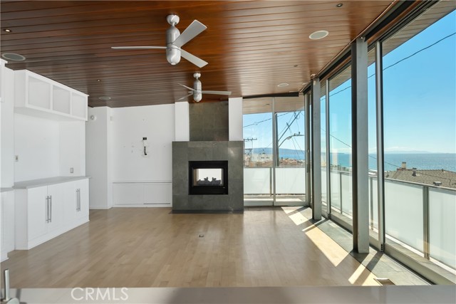 Detail Gallery Image 3 of 23 For 3316 Crest Dr, Manhattan Beach,  CA 90266 - 3 Beds | 3/1 Baths
