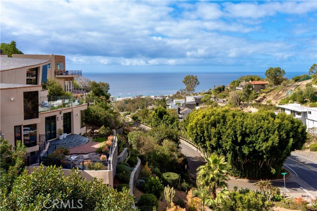 901 Summit Drive, Laguna Beach CA: https://media.crmls.org/medias/b4e1f4b8-ea8b-42ca-b371-567f330f2642.jpg