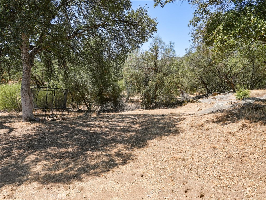 https://media.crmls.org/medias/b4e26249-2edd-4176-b229-2e0057fdd460.jpg?preset=X-Large