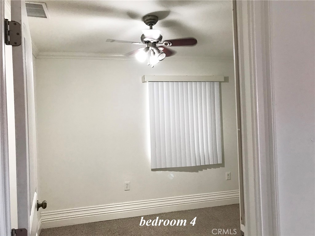 https://media.crmls.org/medias/b4e28c5c-d729-46ea-a0de-c8e05c27b26e.jpg?preset=X-Large