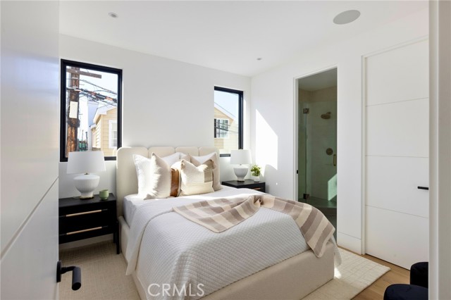 303 1/2 Goldenrod Avenue, Corona del Mar CA: https://media.crmls.org/medias/b4e2eb4f-d3e8-4ed8-a5d8-0777ac482e38.jpg