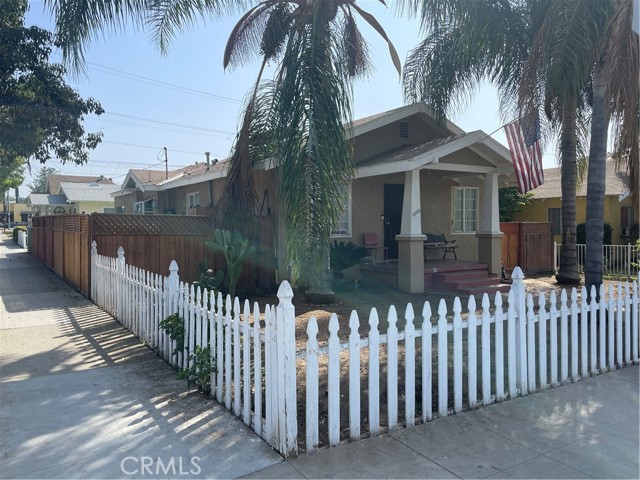 7702 Comstock photo 3