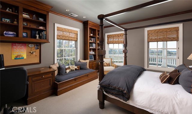 1 San Mateo Way, Corona del Mar CA: https://media.crmls.org/medias/b4e38286-4f8e-48a7-987d-3cde1680ba70.jpg
