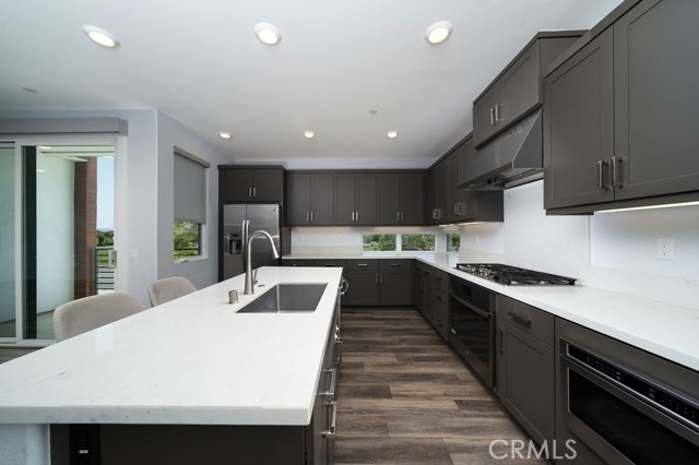 Detail Gallery Image 25 of 37 For 430 Transport, Tustin,  CA 92782 - 4 Beds | 3/1 Baths