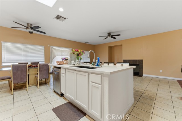 Detail Gallery Image 12 of 32 For 11368 Cactus Ave, Bloomington,  CA 92326 - 5 Beds | 3 Baths