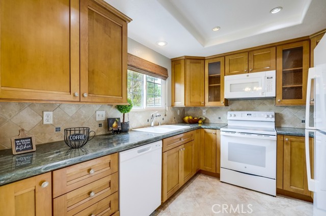 253 Gallery Way, Tustin CA: https://media.crmls.org/medias/b4e44dec-8b53-4019-bbab-773a4c862abc.jpg