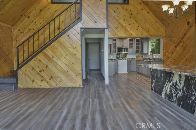929 Trinity Drive, Lake Arrowhead CA: https://media.crmls.org/medias/b4e4871b-91c4-4d30-9356-9d9ba7c06b8f.jpg