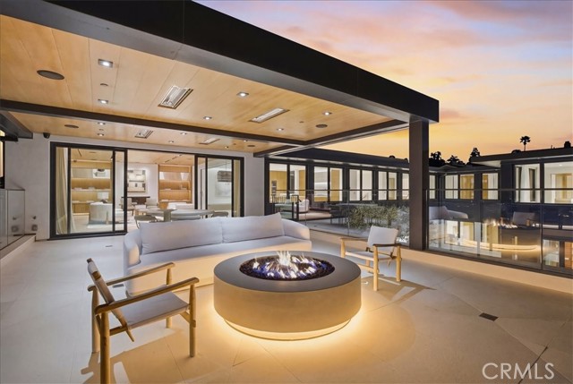 101 N Poinsettia Avenue, Manhattan Beach CA: https://media.crmls.org/medias/b4e4a9af-181c-4ee6-a7b9-950a141f2f3f.jpg