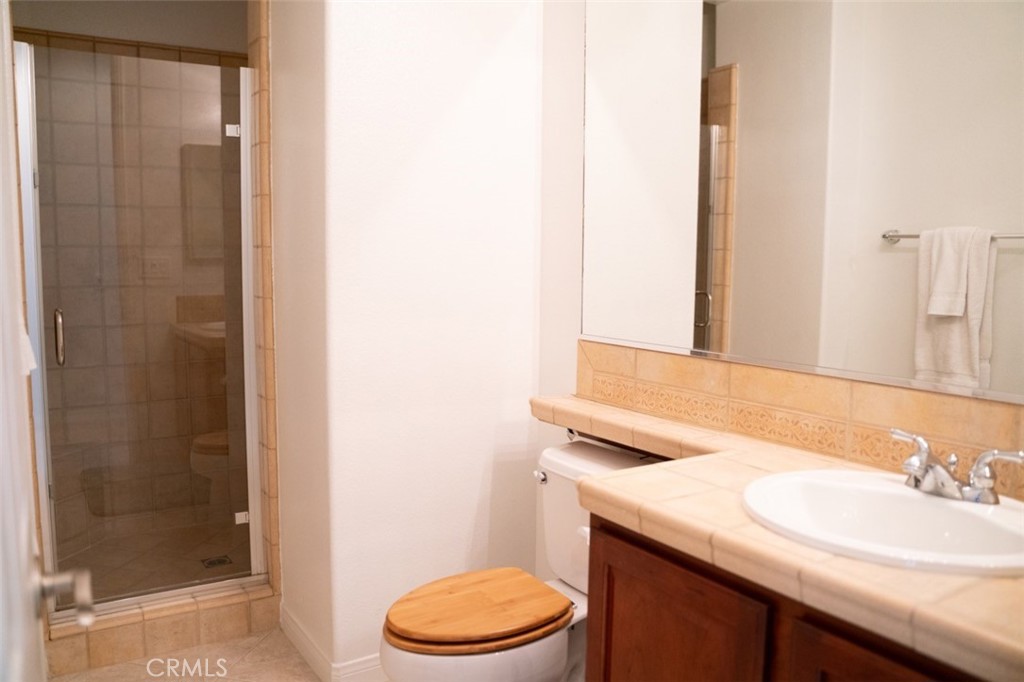 https://media.crmls.org/medias/b4e60976-24f6-4ce9-bc2d-d2868a73d17e.jpg?preset=X-Large