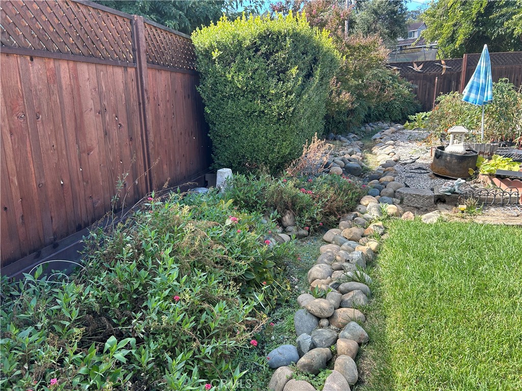 https://media.crmls.org/medias/b4e7506e-d11d-4f99-8873-1b7b5aa0437b.jpg?preset=X-Large