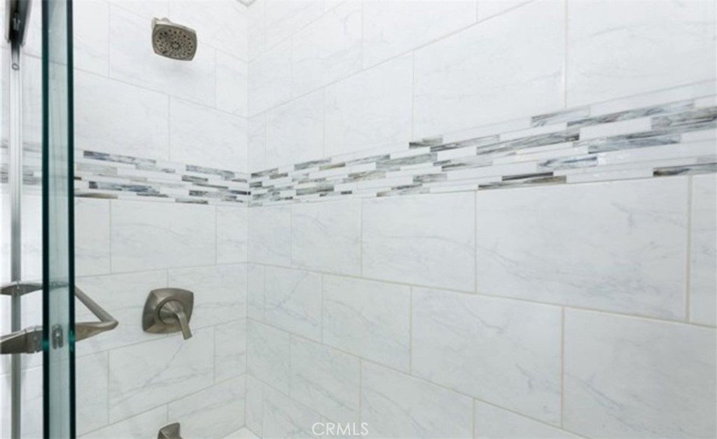https://media.crmls.org/medias/b4e7e8db-195c-4cc2-8f74-86c6829b4902.jpg?preset=X-Large