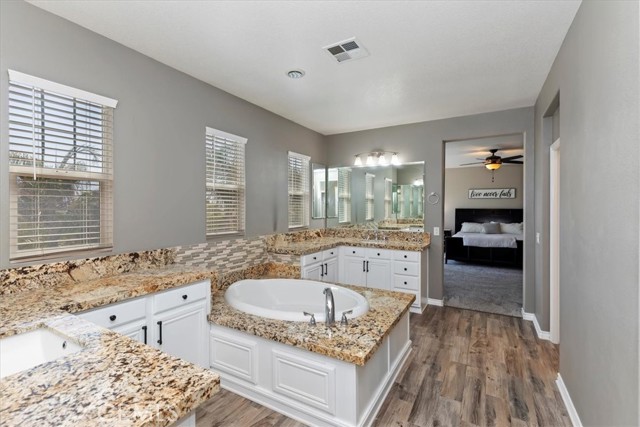8214 Lavender Lane, Riverside CA: https://media.crmls.org/medias/b4e7fefc-7ffa-4932-bd62-a2c032fbbd48.jpg