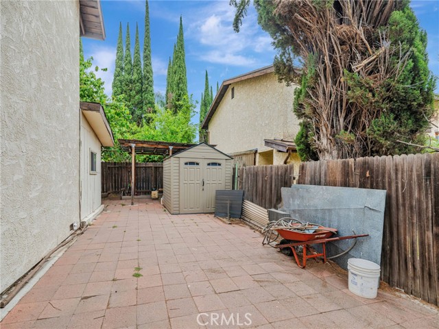 7800 Winnetka Avenue, Winnetka CA: https://media.crmls.org/medias/b4e86ad5-fc3f-4139-9ec3-3bc843ba1e8c.jpg