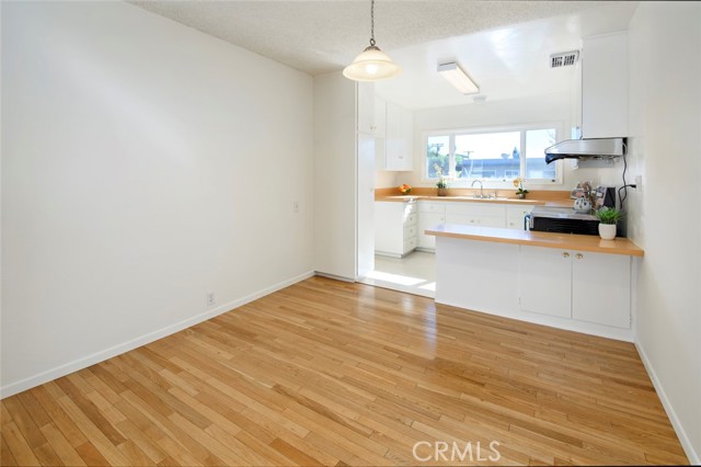 Detail Gallery Image 11 of 33 For 11121 Queensland St #D36,  Los Angeles,  CA 90034 - 2 Beds | 1 Baths