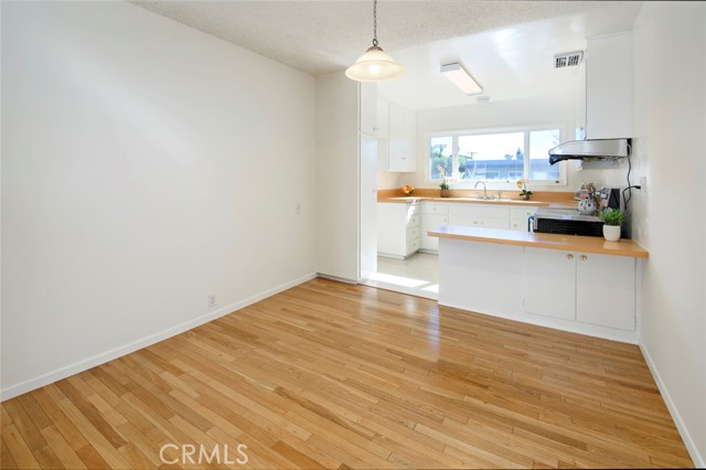 Detail Gallery Image 11 of 33 For 11121 Queensland St #D36,  Los Angeles,  CA 90034 - 2 Beds | 1 Baths