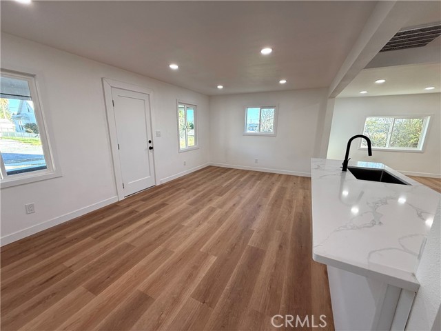 Detail Gallery Image 7 of 33 For 124 S Olive, Rialto,  CA 92376 - 4 Beds | 3 Baths