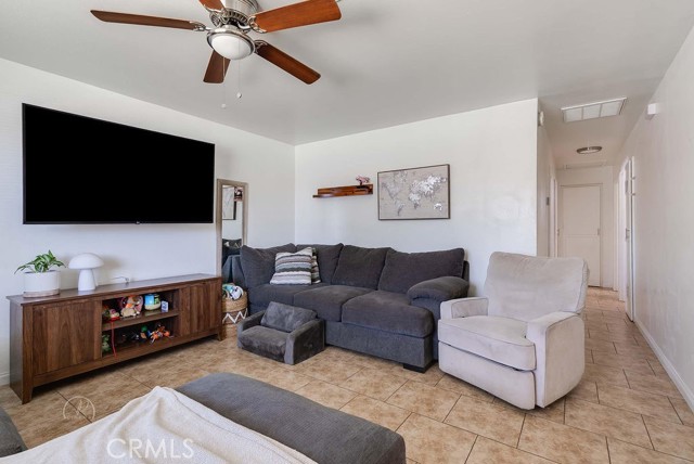 Detail Gallery Image 3 of 18 For 1016 Meredith Dr, Bakersfield,  CA 93304 - 3 Beds | 1 Baths