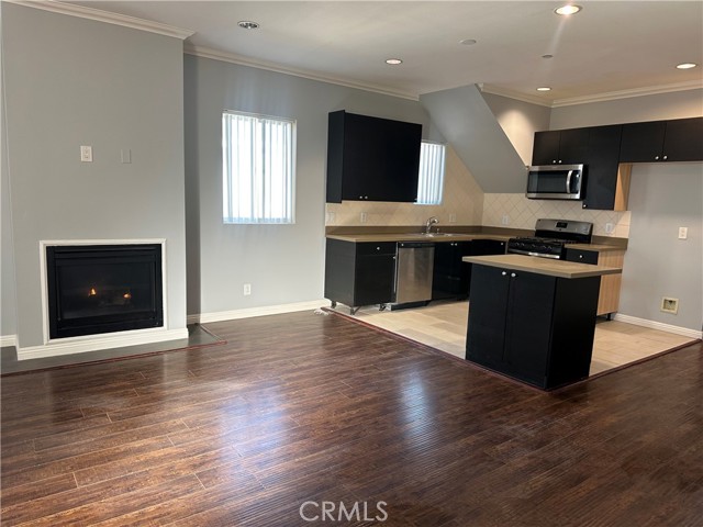 Detail Gallery Image 5 of 23 For 14343 Tiara St #2,  Sherman Oaks,  CA 91401 - 3 Beds | 2 Baths