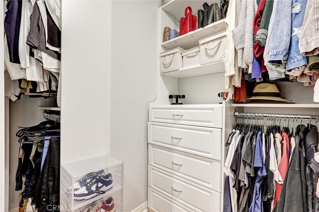 B4e9939b 1244 4a3c 8b7b D672df071649