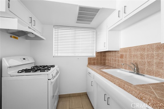 351 Salem Street, Glendale CA: https://media.crmls.org/medias/b4e9cc33-c268-493c-a296-2fc9fa58bc65.jpg