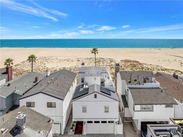Detail Gallery Image 3 of 38 For 114 E Oceanfront, Newport Beach,  CA 92661 - 3 Beds | 4/1 Baths