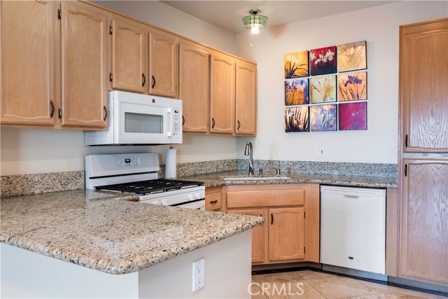 2604 E 20th street, Signal Hill CA: https://media.crmls.org/medias/b4ec37e4-7c7a-4864-b447-b63372646f5c.jpg