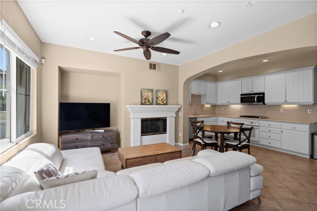 Detail Gallery Image 4 of 48 For 18 Moonstone, Irvine,  CA 92602 - 3 Beds | 2/1 Baths