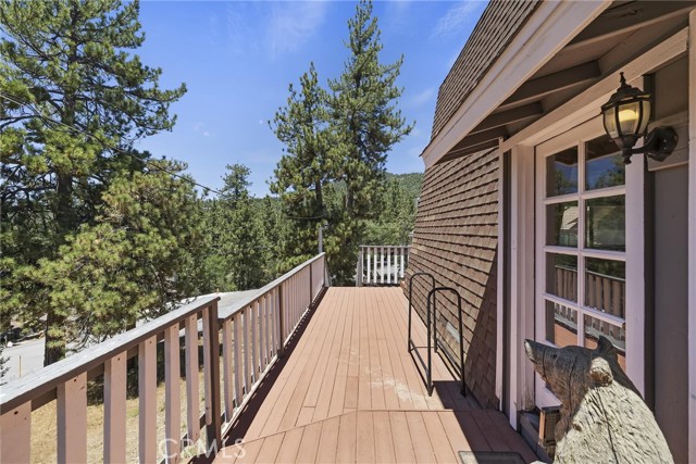 39325 Lodge Road, Fawnskin CA: https://media.crmls.org/medias/b4eea8d4-30f1-47c6-8d56-8ede3fe794eb.jpg